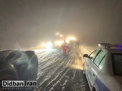 سقوط بهمن در جاده چالوس و نجات ۱۵ خودروی گرفتار/ به هشدارهای پلیس و تابلوهای مسدود بودن مسیرها دقت کنید