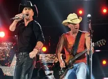 هنگام فاجعه‌ی لاس‌وگاس کدام خواننده روی صحنه بود؟