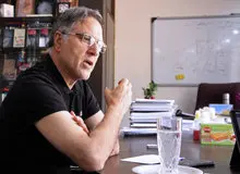 محمدرضا تاجیک: بعید است طبقه متوسط با جوالدوز انتخابات به حرکت درآید/ لمپن های سیاسی مثل قارچ از هرکجا سربرآورده اند