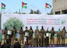 بوسیدن سر ۲ جنگجوی حماس توسط گروگان نظامی اسرائیلی + فیلم