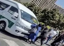 روزنامه وابسته به شهرداری تهران مدعی شد/ پلیس: از مادری که ماموران گشت ارشاد او را زیر گرفتند دلجویی کردیم