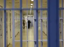 عفو ۵۰ هزار زندانی برگ برنده نظام برای کاهش جمعیت کیفری/ از هر ۳۵۵ نفر ایرانی یک نفر در زندان به سر می‌برد
