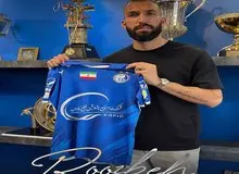 روزبه چشمی یک سال دیگر با استقلال تمدید کرد