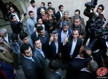 نشستی به سبک احمدی نژاد/ مردی که در چشمان خبرنگاران زل می زند و دروغ می گوید