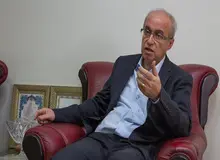 همایون نجف‌آبادی: واردات دارو از سال ۱۴۰۱  با ارز  ۴۲۰۰ تومانی متوقف می شود / قیمت دارو در سال آینده با افزایش قابل توجهی همراه خواهد بود