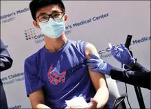 عوارض واکسن برای دانش آموزان جدی نیست/ اگر واکسن ها مشکلی داشتند سازمان غذا و دارو آن ها را تأیید نمی کرد