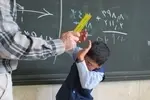 پرتاب لیوان از سوی معلم، دانش‌آموز بهارستانی را راهی بیمارستان کرد