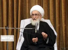 آیت الله نوری همدانی: قبل از انقلاب روزی هفت میلیون بشکه نفت می فروختیم و در برابر آن کالا می گرفتیم