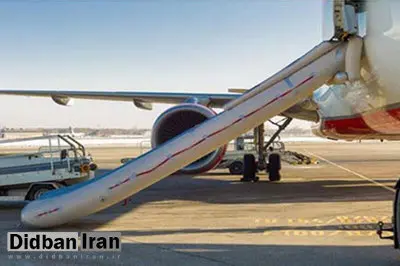 ترکیدگی چرخ هواپیما و تخلیه مسافران با سرسره نجات