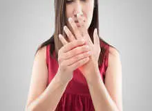 ۳ نوشیدنی مناسب کاهش علائم آرتروز و درد مفاصل+ دستور مصرف