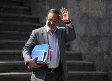 بطحایی برای پرهیز از ورود دانش‌آموزان به اعتراضات چه می‎کند؟