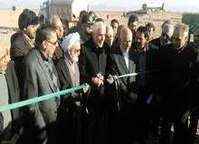 با حضور استاندار اصفهان صورت گرفت: آغاز پروژه ی 500 هکتاری نهال کاری و 400 هکتاری مالچ پاشی به منظور تثبیت کانون های بحران فرسایش بادی در شرق اصفهان