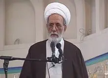 امام جمعه مشهد:آمریکا سردوراهی حمله وتحریم قرار دارد/ ژنرال‌های آمریکا ازخواب جنگ با ایران می‌ترسند