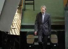 چه کسانی بعد از انصراف لاریجانی از کاندیداتوری مجلس شیرینی پخش کردند؟