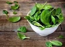 ۳۳ خاصیت  و فایده اسفناج برای زیبایی پوست، مو ، لاغری  و درمان بیماری ها+با طرز تهیه نوشیدنی اسفناج آشنا شوید