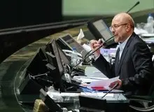 جدال لفظی قالیباف با نماینده شیراز/ وقتی در مجلس کار خودمان را نمی‌توانیم حل بکنیم چطوری می‌خواهیم مشکل مملکت را حل بکنیم؟