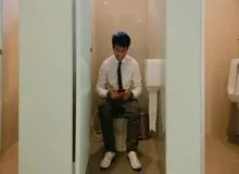 هشدار پزشکان: نشستن بیش از ۱۰ دقیقه روی توالت به سلامت شما آسیب می‌رساند