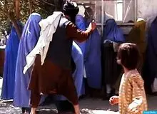 شکنجه کودکان زرتشتی با شوکر توسط طالبان برای مسلمان شدن!/ FILM