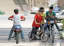 دادن گواهینامه موتور به پسرهای۱۶ ساله خطرناک است یا مفید؟