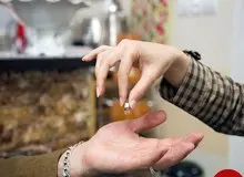 همسرم پس از ۱۵  سال زندگی مشترک با یک پسر جوان دوست شد و با او رابطه برقرار کرد/ همسرم را به خاطر دخترم بخشیدم اما او روابط نامشروعش را با دوست پسرش ادامه داد 