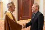 روایت یک تصویر؛ تحویل پیام عمان به ایران در دیدار لاریجانی