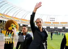 محرم نویدکیا از سرمربیگری سپاهان کناره‌گیری کرد
