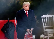 رای الیوم:نظرسنجی های انتخاباتی، ترامپ را به شدت نگران کرده / مکرون با استفاده از همین نقطه ضعف، ترامپ را وادار به کوتاه آمدن در مقابل تهران کرد / ایران هم با اطلاع از همین موضوع، منتظر عقب نشینی بیشتر ترامپ شده