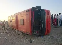 انحراف اتوبوس مسیر تهران-کرمان با ۲۸ سرنشین
