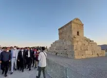 جزییات مصوباتِ  دولت در سفر رئیسی به شیراز/ چاه‌زدن در حریم پاسارگاد مجاز شد/  ۲۰۰ خانه تاریخی در اطراف حرم شاهچراغ تخریب می شود