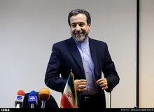 سید عباس عراقچی: آرزوی قلبی من قهرمانی پرسپولیس است/ کمک می‌کنیم تا پول ایران را از فیفا بگیریم/ ورزش می‌تواند از فضایی که برجام ایجاد کرده، استفاده کند/فوتبال ما در آسیا درجه یک است ولی هنوز در اندازه کلاس جهانی نیست


