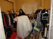 گزارشی از یکی از محلات فقیر تهران؛  امانت دادن لباس مجلسی برای میهمانی زنان