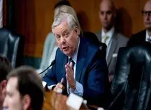 سناتور جمهوری‌خواه: از بایدن و اسرائیل می‌خواهم که اگر گروگان‌ها آزاد نشوند، پالایشگاه‌های نفت ایران را در فهرست اهداف خود قرار دهند