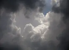 آسمانی ابری و بادی در انتظار تهران