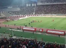 رسمی؛ دیدار پرسپولیس و تراکتور به دلیل سنگ‌پراکنی تماشاگران نیمه‌کاره ماند