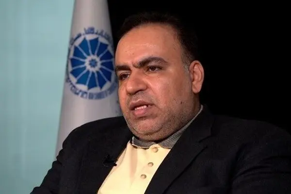 سنجابی، دبیرکل اتاق مشترک بازرگانی ایران و عراق: تفاوت بین ارز ترجیحی و ارز معاملاتی بیش از ۴۰ هزار تومان است/ «انفجار پیجرها» در اقتصاد ایران اتفاق افتاده است/ دکترای دور زدن تحریم‌ها را داریم/ هنوز هم ۲۰ درصد رانت در نرخ ارز وجود دارد