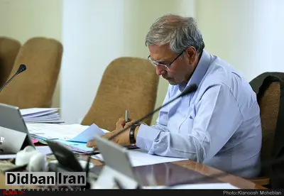 کنایه سخنگوی دولت به ابراهیم رئیسی/ ربیعی: اگر منظور از دولت مردمی، سیاست توزیعی و بازتوزیعی بدون درآمد است این یعنی مردمستیزی!