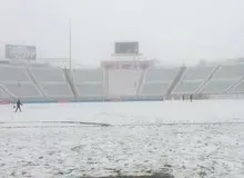 دیدار سپاهان و تراکتور به دلیل بارش شدید برف لغو شد+عکس ورزشگاه تبریز