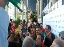 استقبال پرشور از قیچی‌ساز بدون حضور مسئولان وزارت ورزش
