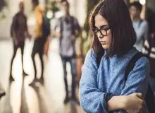 این ۷ علامت در زبان بدن، نشانه عدم اعتماد به نفس است