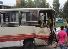 ۱۰ مصدوم در برخورد مینی‌بوس با منزل مسکونی در زارچ یزد