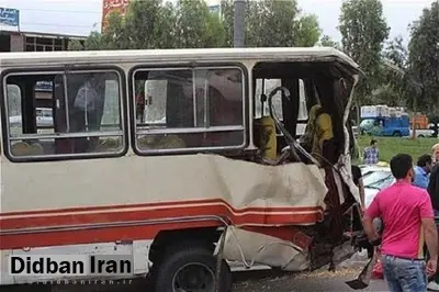 ۱۰ مصدوم در برخورد مینیبوس با منزل مسکونی در زارچ یزد