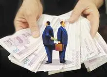  این آقا گاهی خودش بالاترین مقام یک سازمان است،گاهی طرف قراردادش،گاهی هم دلال!