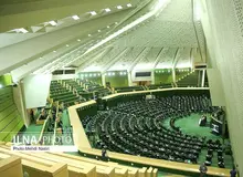 جلسه علنی امروز مجلس شورای اسلامی آغاز شد / سوال از محمد شریعتمداری در دستور کار پارلمان