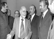 بازرگان و اعضای نهضت آزادی با سرنگونی شاه مخالف بودند؛ آنها می گفتند فقط قدرتش کم شود