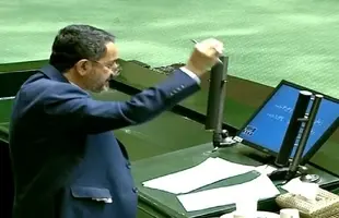  نماینده مجلس تصاویر سران اروپایی را به سطل آشغال ریخت/ شعار نمایندگان: «خامنه‌ای کوثر است دشمن او ابتر است»+ عکس