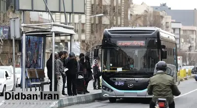 رونمایی نمایشی از اتوبوس‌های «برقی» که دود می‌کنند!/ تشکری هاشمی، رئیس کمیسیون حمل و نقل شورای شهر: اتوبوس‌های برقی تهران، در زمستان دیزلی می‌شوند! /۵۰ هزار تاکسی فرسوده داریم اما شهرداری خودروی لوکس وارد می‌کند!/ قراردادهای زاکانی جنبه نمایشی دارد