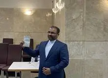 شعرخوانی آقای کاندیدا بعد از ثبت نام در انتخابات /جوانترین کاندیدا تا به امروز هستم /شعار دولتم «افکار ابکار» است