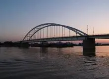 ببینید: ایجاد یک حفره ترسناک در پل جهان آرا خرمشهر +فیلم