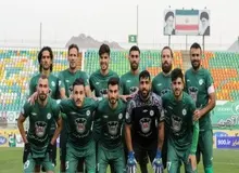 درگیری در ورزشگاه فولادشهر بالا گرفت/ اعتراض شدید ذوب‌آهنی‌ها به داوری