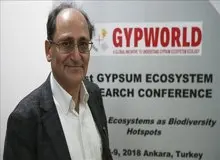 بزرگ ترین رسالت امروز جامعه دانشگاهی ماندن در ایران و تولید علم است